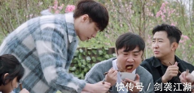 黄磊见过许多年轻艺人，为何只收了张艺兴当徒弟，这些细节是重点