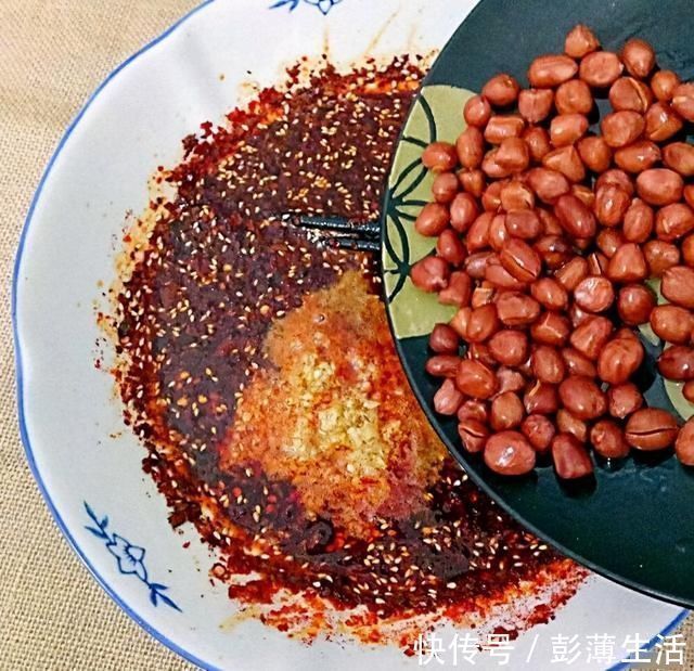 你做的辣椒油为什么不香？大厨称：炸的时候加点“它”，不香才怪