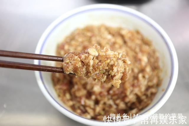 倍儿香的苏式鲜肉月饼,大口吃肉真过瘾,简单几步让酥皮轻薄如雪