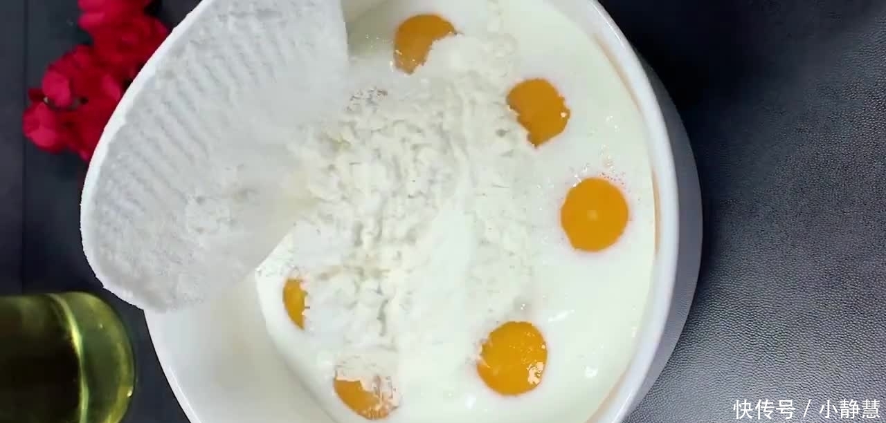 条件|用电饭煲做蛋糕,只要把握好以下4个环节,保证口感暄软又蓬松