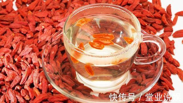 枸杞泡水|常喝枸杞水养肝强身,但要避开四个禁忌,为了健康,花时间看看吧