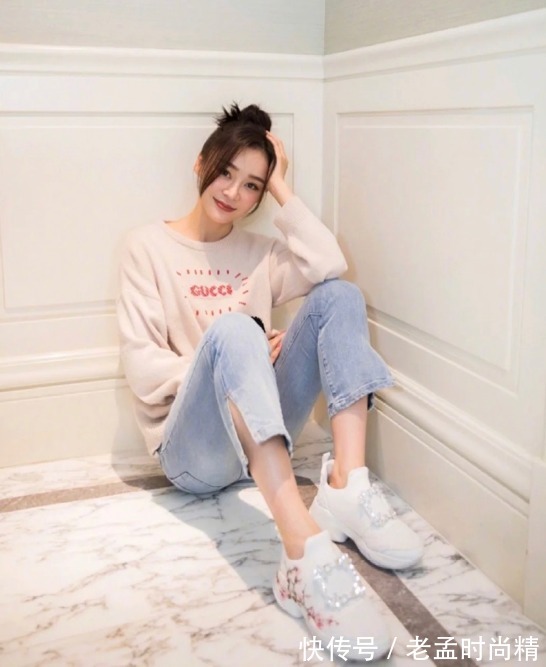 衬衫|初夏要穿得清爽有气质,学学清甜色彩的搭配