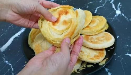 面粉别捣鼓做蛋糕了,现在流行它比蛋糕简单,比油条好吃,收藏