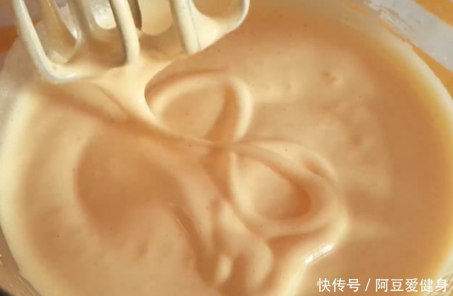 一滴水|最简单蛋糕做法一搅一拌两步出锅,不加一滴水和油,全家抢着吃