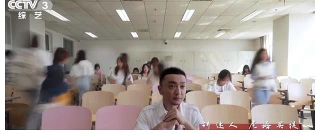 晚会|尼格买提：用奔赴之心来报国，喜提国庆晚会上唯一一个央视主持人