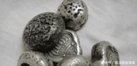 银子@古代银子真实样子,不仅丑上面还都是牙齿印,扔地上都认不出来