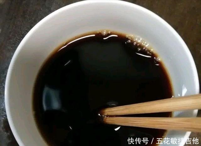 鲜香美味的酱烧口蘑,鲜甜滑口色泽红亮,简单易做吃一口就忘不了!