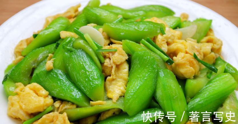 炒丝瓜|炒丝瓜总是发黑?牢记2步,颜色绿油油,鲜嫩脆爽,好看又好吃