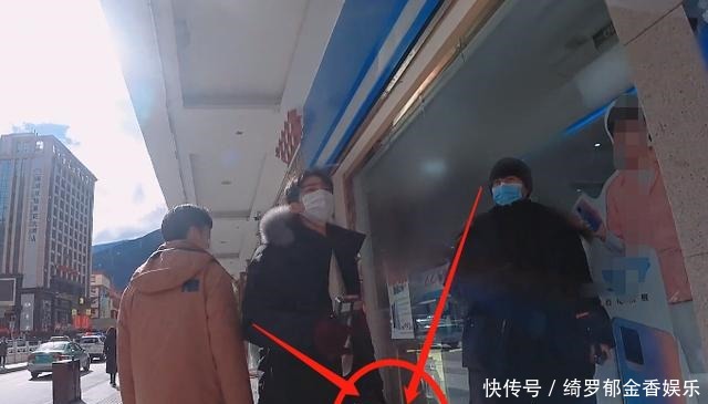 弹幕|王俊凯刘昊然董子健下馆子,处理剩菜的方式,让弹幕都开始沸腾了