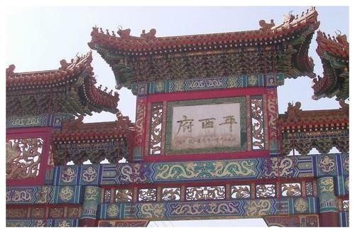 老北京城最特别的一处王府，现在能看到的只有残垣断壁