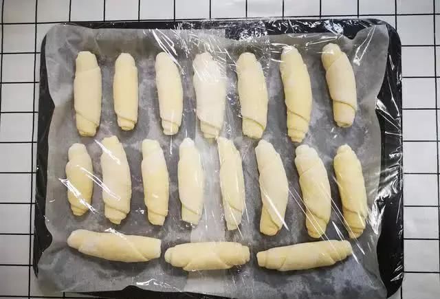 我的宅家蜂蜜小面包,柔软香甜,拉丝多层,孩子一口气吃3个,香