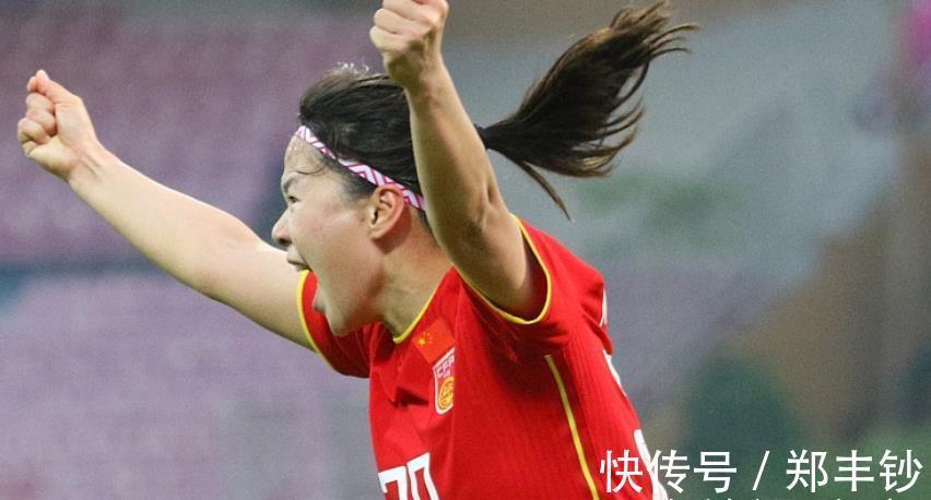 中国队|水指导换人绝了!多位媒体人赞叹神奇换人,呼吁记住中国女足19号