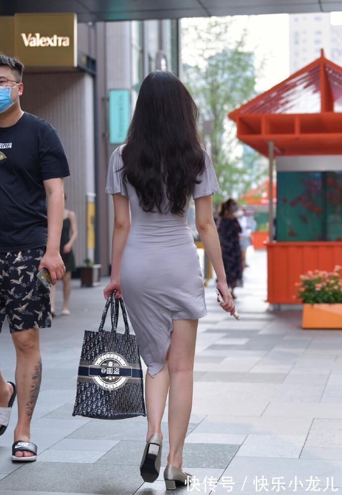 装扮 大方优雅的连衣裙装扮时尚出彩又美观,透出不凡的格调,帅气随性