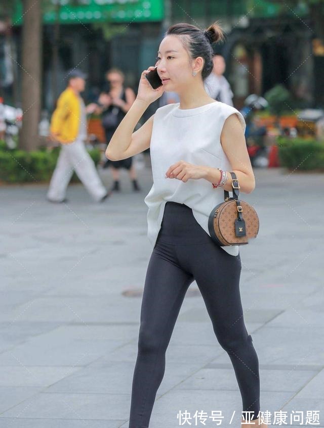 搭配 学习色彩搭配,提升品位,黑白系穿搭简洁时尚!