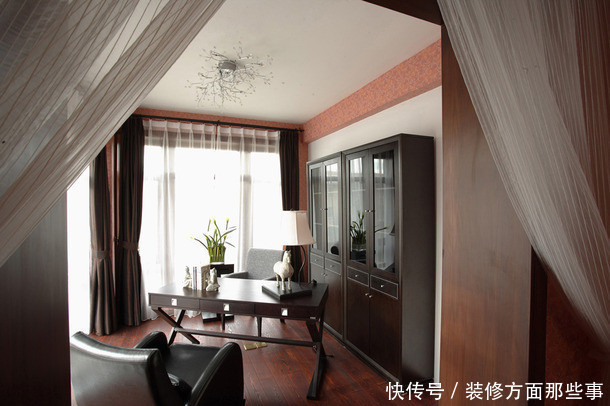 书房|101平混搭设计客厅吊顶整体做了装饰处理，艺术感十足