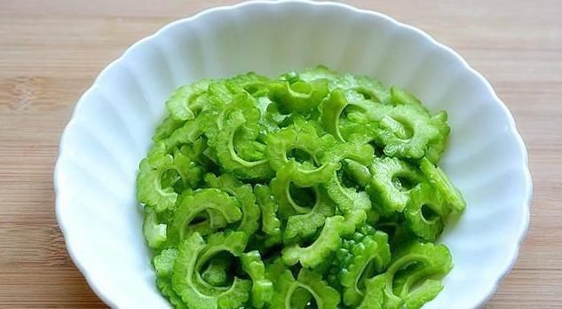 降糖减肥|高血糖最怕这个菜，56岁叔叔血糖高，隔三差五吃，血糖稳定4.0！