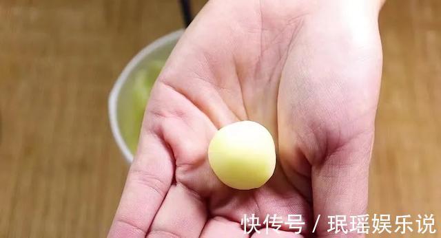 土豆|土豆别再炒了!煮一煮,搅一搅,做法超简单,宝宝抢着吃,吃光了