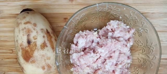 这个蒸菜在我家一周吃三次，可以滋养皮肤，健脾健胃，蒸更健康