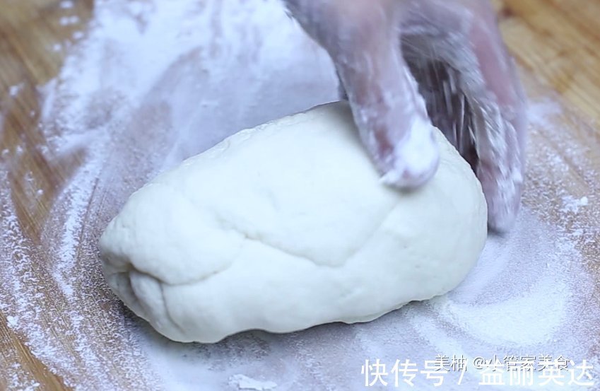 省时|韭菜馅饼学会这样做,不用发面省时省力又好吃,皮薄馅大凉了不硬