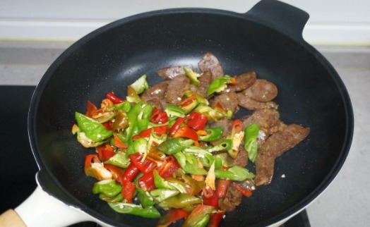 辣椒和它一起炒,香辣开胃超下饭,3分钟就做好