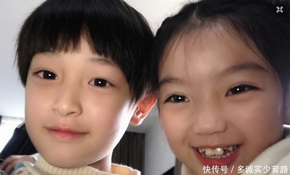 面对镜头|《爸爸4》播出4年了,阿拉蕾李亦航同框庆端午,两人大长腿抢镜