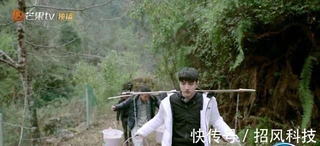 节目组失误关掉滤镜,王源满脸痘颜值大跌,杨超越皮肤不如董力!