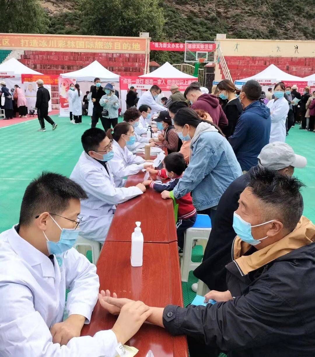 义诊|名医上高原一场“家门口”的专业医疗服务来到了阿坝黑水