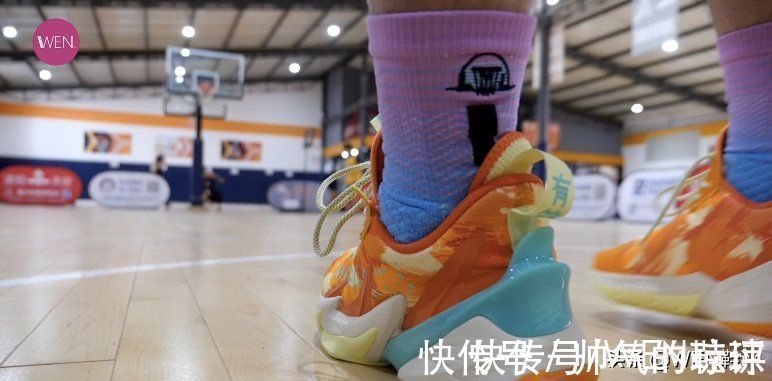 测评 三百出头耐磨的学生党外场球鞋,战獒2代测评