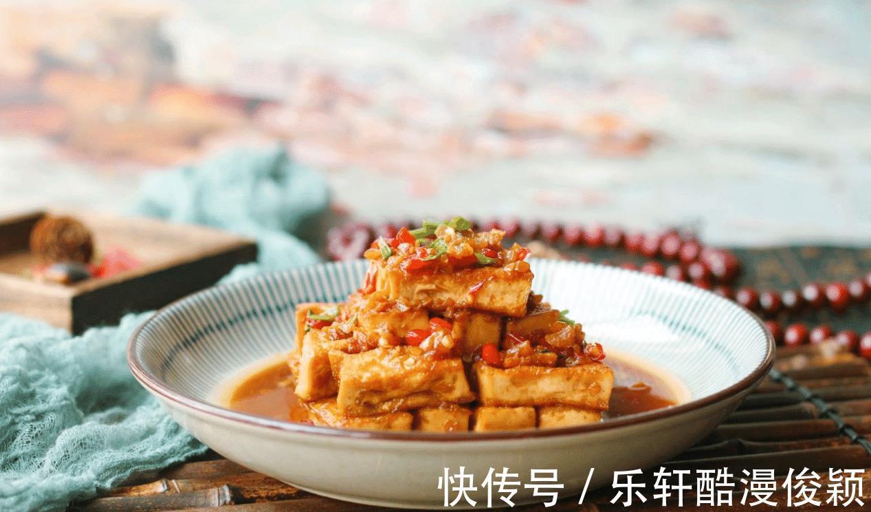 一道素菜比肉还好吃,剁椒虎皮豆腐配米饭,吃到汤都不剩