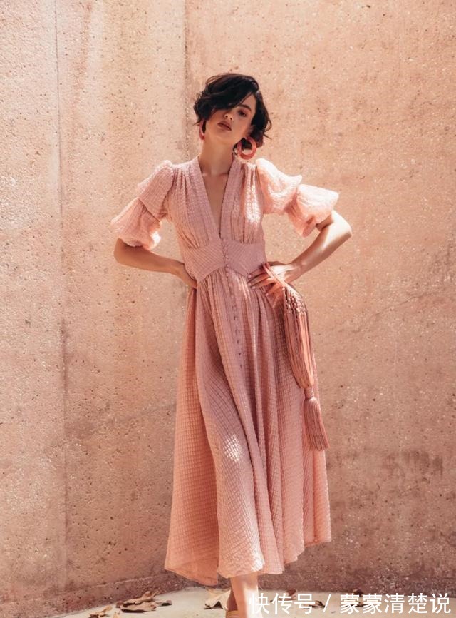 秋冬 秋冬衣服怎样选关键看“颜色”!今年流行这5种,减龄又百搭!