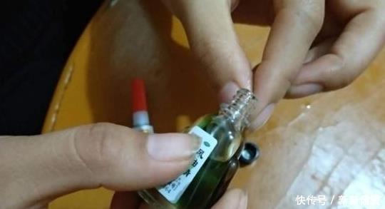 502胶水粘手怎么办?白醋泡?冷水冲?错!