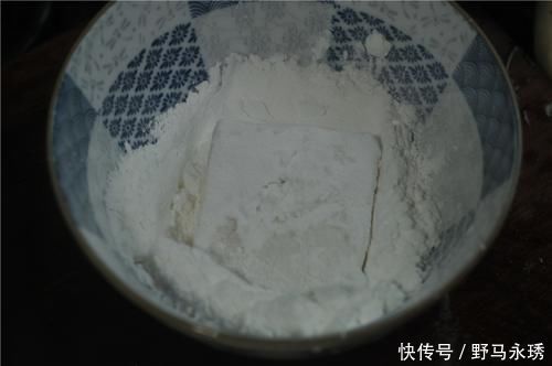 中国人|煎豆腐,直接下锅大错特错!多加一步,豆腐不碎不粘,焦香鲜嫩!