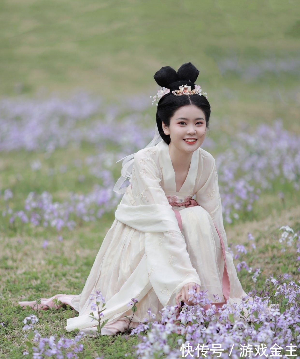 三秋$七律(八首):身微不惧狂风虐,位贱何嫌高树遮?