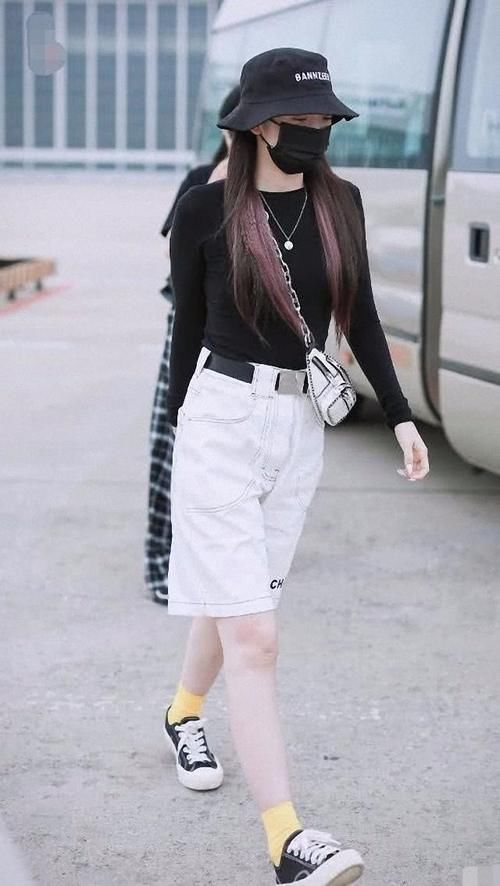 饼干 帆布鞋已经失宠了,今年最火的鞋子是“饼干鞋”,时髦显瘦又显高