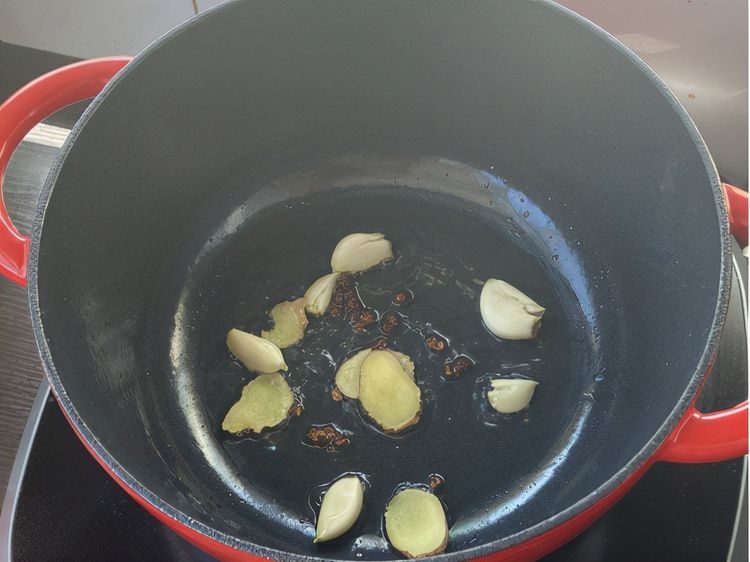 红烧肉的新吃法，配上土豆，香而不腻