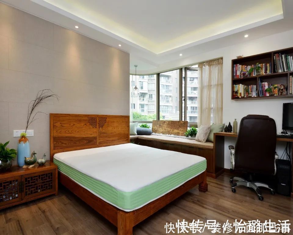 沙发背景墙|136平米的新房,现代与中式的融合,第一眼就爱上了沙发背景墙!