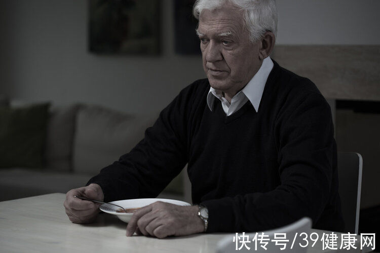 共存|59岁养生大师患癌离世,深刻反思:这5种“养生”方法,不要也罢