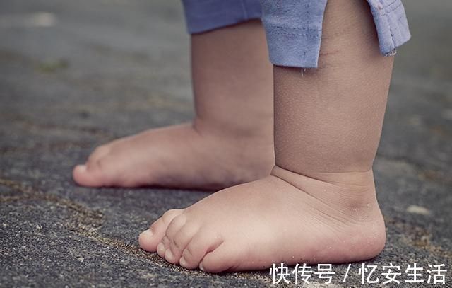 小刘|宝宝是否聪明,从小就能看出来,若有这三个特征,智商不会太低