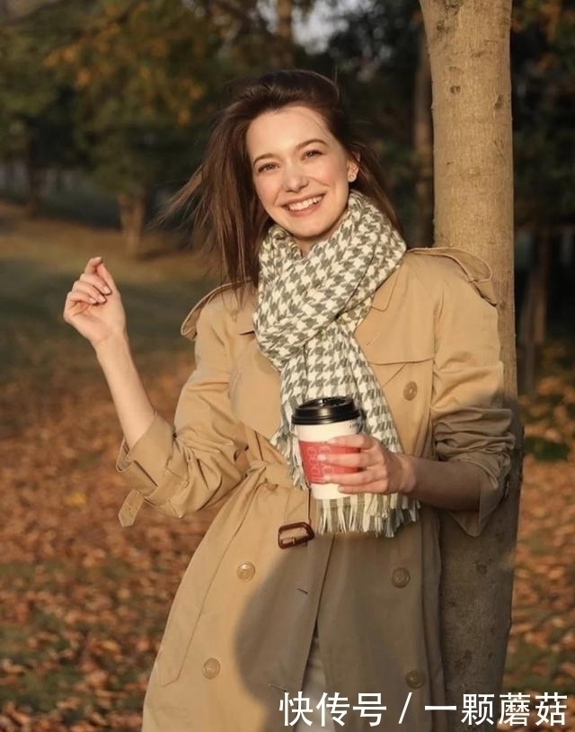 驼色|驼色才是秋冬高级色,优雅质感还大气,俄罗斯博主秋装示范太美了