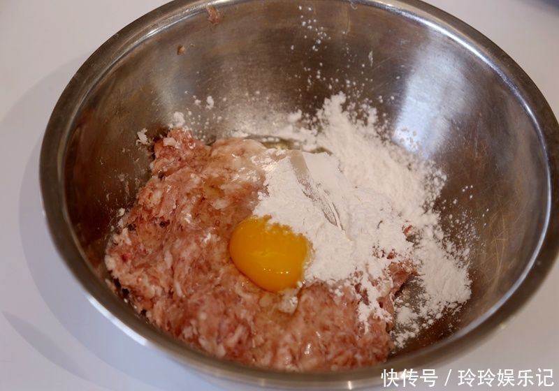 传统|白萝卜又出新做法,打破传统,私房秘制,加1物,香3倍!可炸可蒸