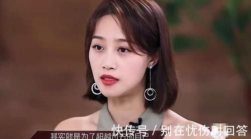 浪姐|蓝盈莹与王霏霏参加《浪姐2》帮唱惹争议，一人卖力传授经验，一人却在镜子前摆拍