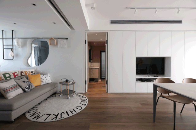 阳台|一家三口住,客厅不放沙发茶几,把阳台抬高,93㎡的家简约漂亮!