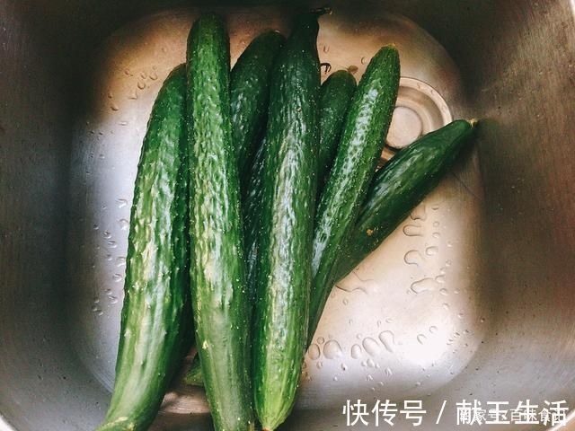 入秋后，这菜才2元1斤，晒干囤起来，能吃大半年