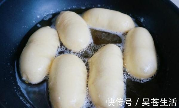 面粉别再蒸馒头了，不用一滴水，不用烤箱，在家做松软早餐面包