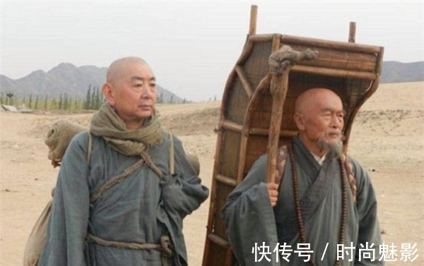 郑板桥$一和尚向郑板桥求对联,上联:凤来禾下鸟飞去,看完下联尴尬了