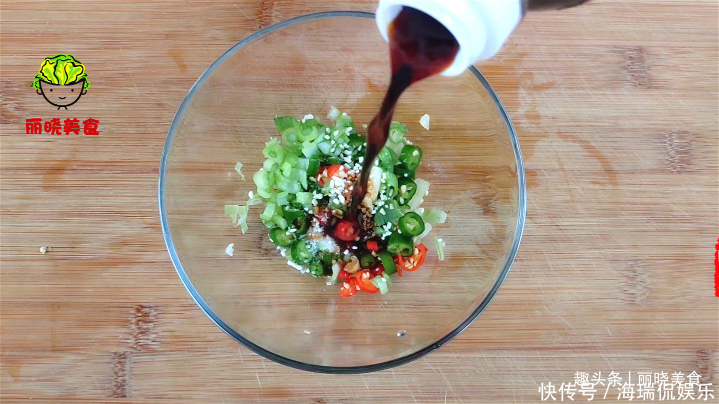 芹菜叶|芹菜叶别丢了,教你一种超美味吃法,简单好吃味道足,越吃越想吃