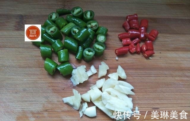 红绿辣椒|我做的烧茄子,不油炸更入味,隔天就做一次,孩子多吃一碗饭!