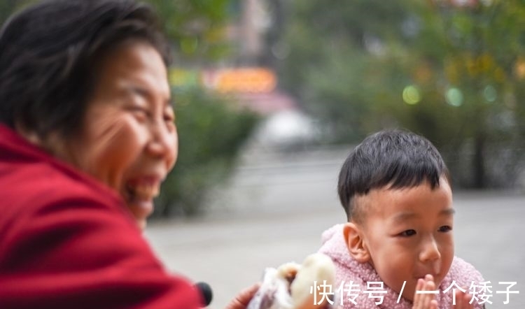 生分|为什么孩子更喜欢去奶奶家,而不是姥姥家?孩子的回答或很现实