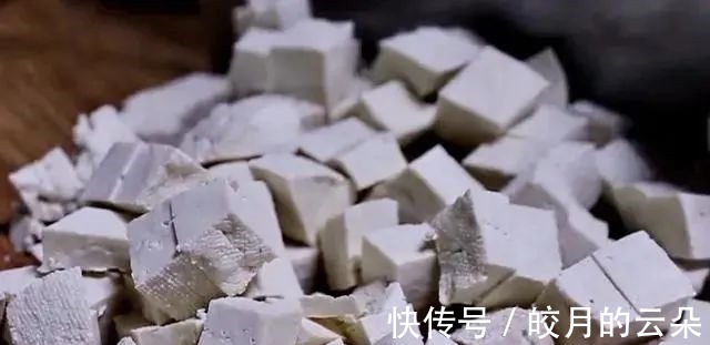 家里有黄豆,别再打豆浆喝了,试试此做法,做成豆腐,好吃零添加!