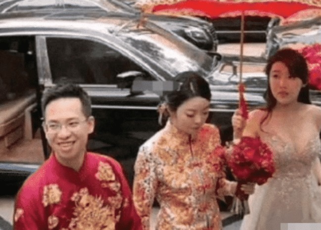 风头|某音“最美伴娘”长啥样?气质碾压新娘,网友:你是来砸场子的吧?